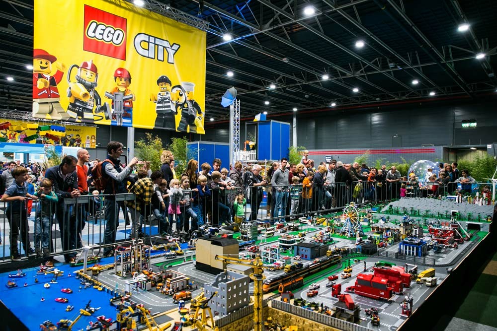 Lego shop world 2018