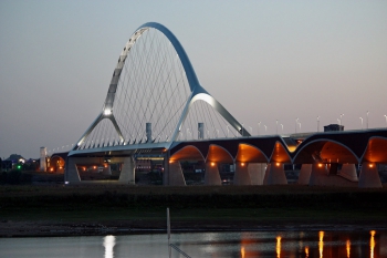 Dayrohn Wiesken en de jongens van CurMil lopen de Sunset March Sunset March Nijmegen 2019