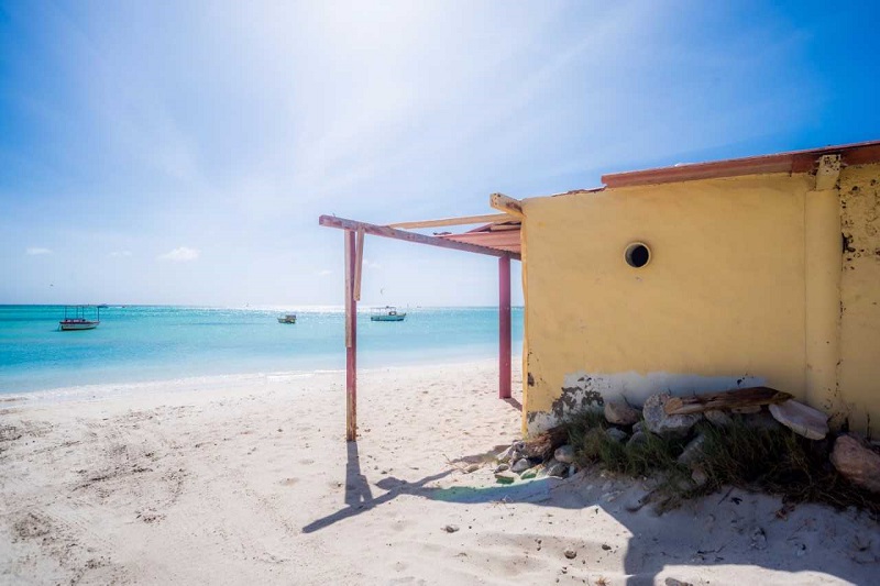 Un desaroyo sostenibel pa nos turismo y comunidad