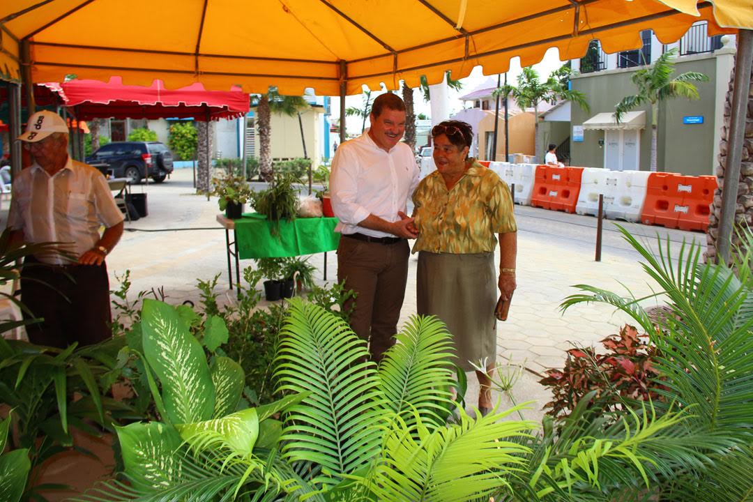 premier eman y santa rosa evaluando pa habri tienda di producto local den caya