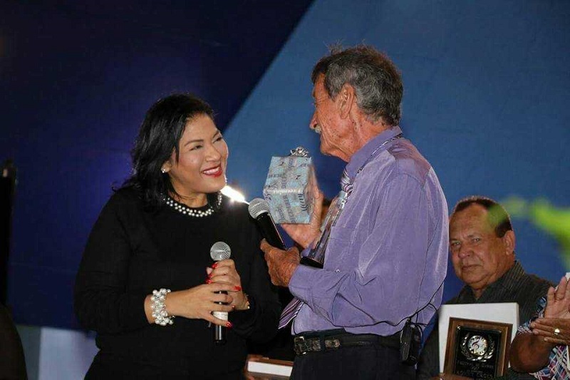 Minister Ruiz Maduro A Reconoce Harry Croes Pa Su Aporte Na Nos Tradicion Dande