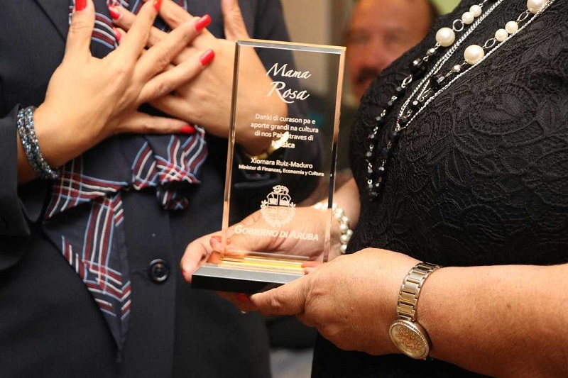 Mama Rosa Ta Ricibi Reconocimiento For Di Minister Xiomara Ruiz Maduro