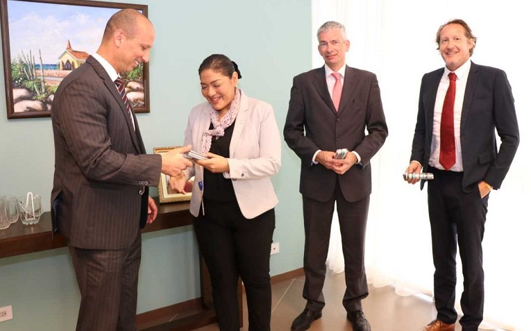 Xiomara Ruiz Maduro a reuni cu Centraal Bureau Statistiek di Hulanda y di Boneiro 01