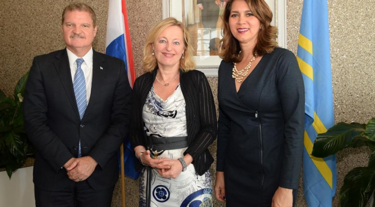 Minister Bussemaker Di Enseñansa, Cultura Y Ciencia Na Aruba Pa Un Bishita Di Trabou Un Bishita Fructifero Unda A Logra Cosnan Concreto Y Importante Pa Aruba
