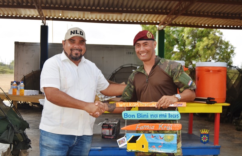 Gezaghber Rijna i mayor Krul regalo despedida