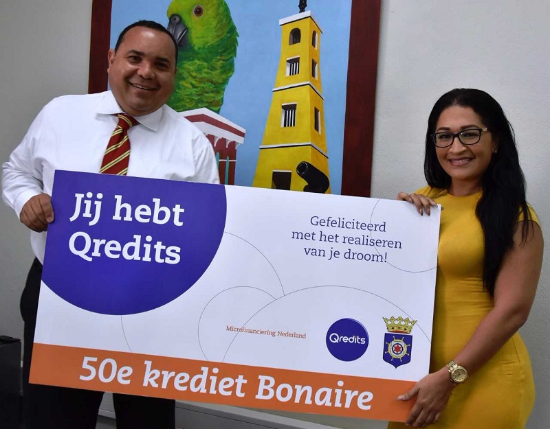 GEZAGHEBBER SR. EDISON RIJNA A OTORGÁ E DI 50 KRÉDITO MIKRO 02
