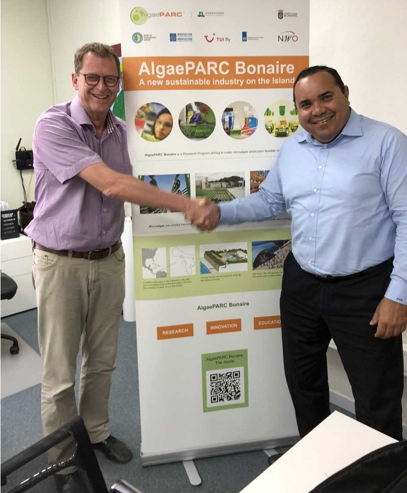 Gezaghebber a papia tokante futuro di algaeparc bonaire