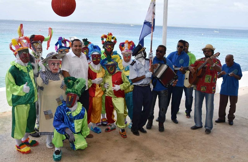 MASKARADA NA KAS DI GEZAGHEBBER EDISON RIJNA