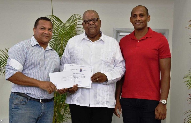 Maikel Janga A Selebrá Kuarenta Aña Komo Ámtenar 001