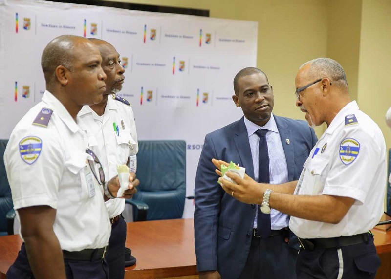 Minister Girigorie i sindikatonan a firma Plan Sosial