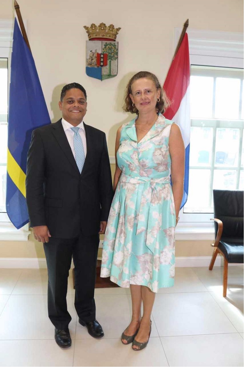 Bishita di kortesia Consul Colombiano serka Prome Minister