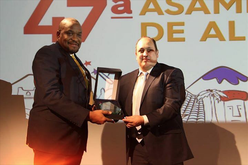 CEO Chesron Isidora ta risibí Premio Alide 2017