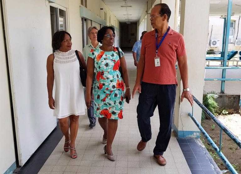 Minister Jesus Leito di bishita na Sehos