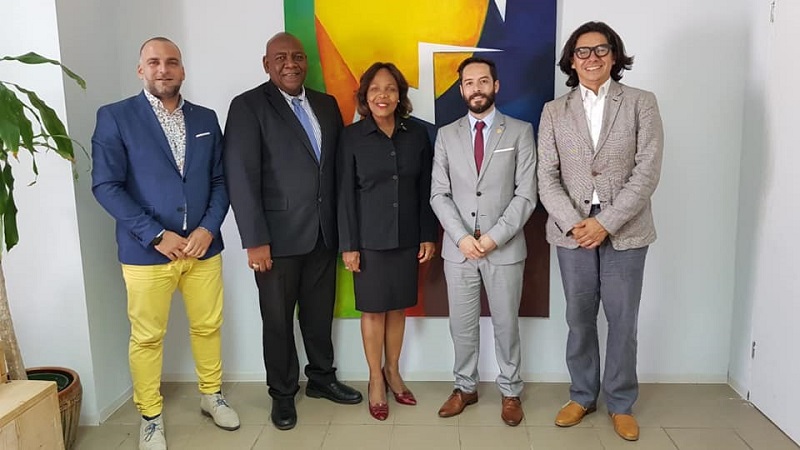 Di robes pa drechi riba e potrèt: Sr. Ergün Erkoçu, Sr. Francis De Lanoy, Minister Sra. Marilyn Alcalá-Wallé, Sr. Juan Pablo Arboleda Gaviria i Sr. Carlos Pinto