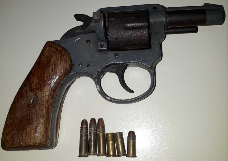 Detensho n relashoná ku maltrato relashonal i menasa ku arma di kandela