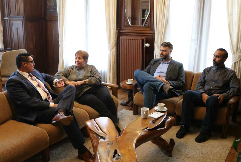 Beleefdheidsbezoek BNA aan Minister Besaril