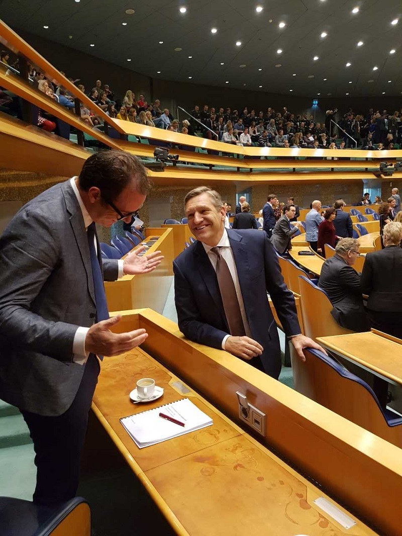 Zalm door Minister Yrausquin