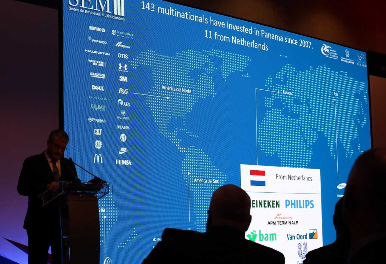 Minister Besaril a bishita Conferencia Panama Invest 022