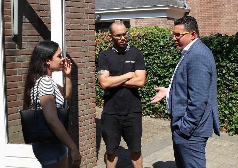 Cas di Aruba cu gratitud pa e trabao di e POC den opvang di studiante 003